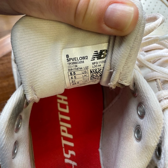 womens size 7.5 softball cleats